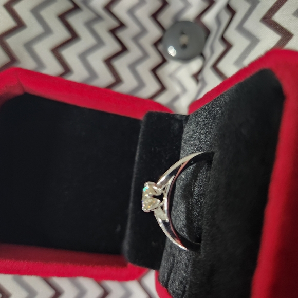 NIB Brand New Hidden Adjustable Moisanite Ring GRA Certified - Picture 4 of 9